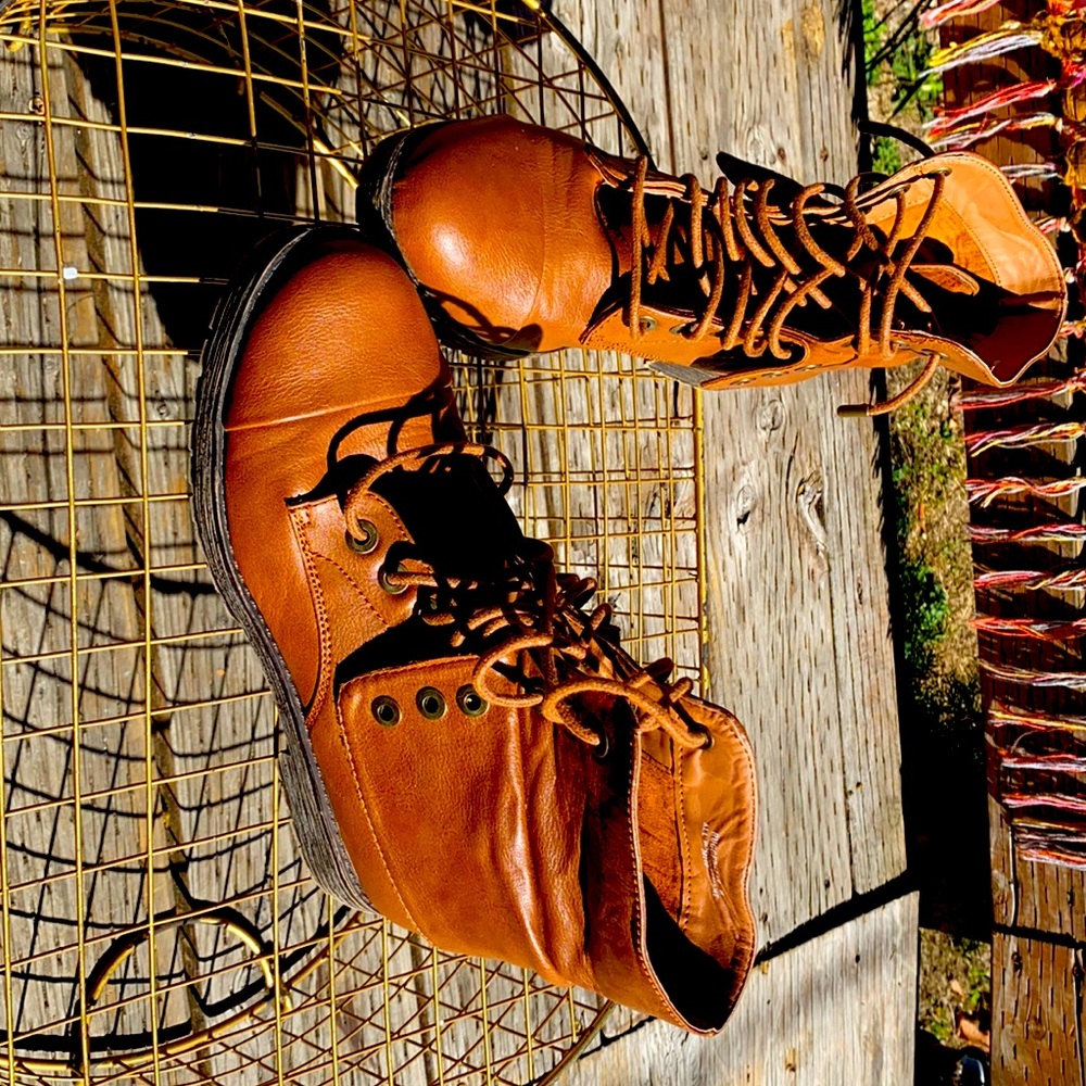 Stylish boot.